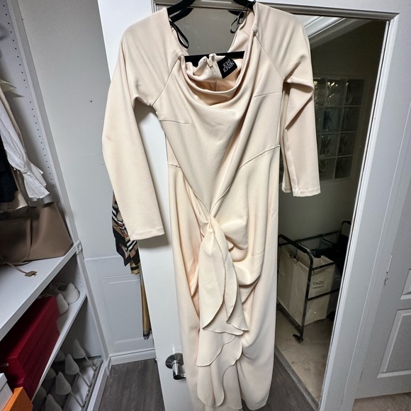 Sold out Lotus dress from Solace London! - Picture 5 of 8